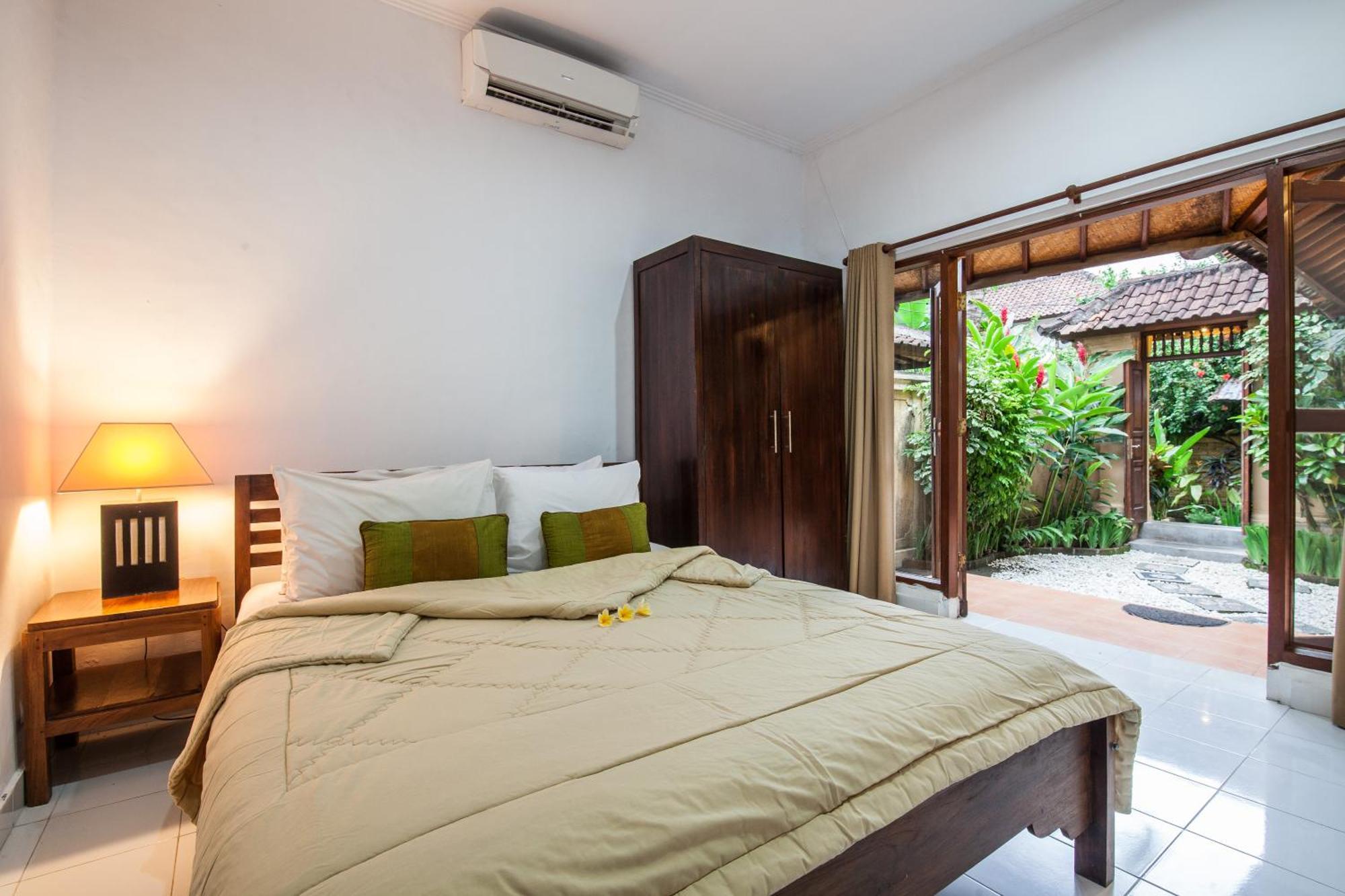Villa 6-br Garden Legian 5-min Walk To And Shops Bali