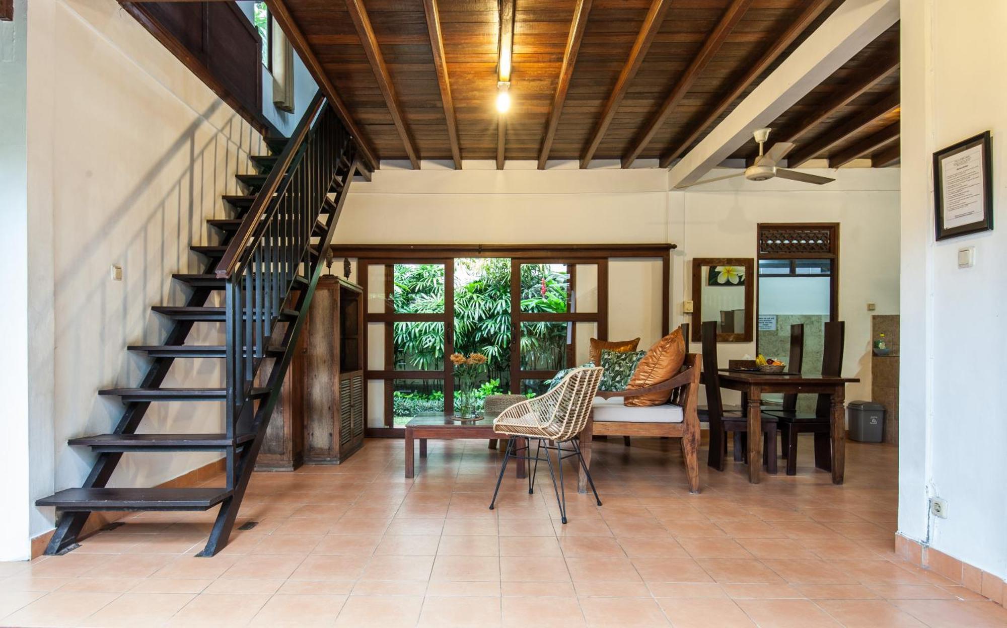 Villa 6-br Garden Legian 5-min Walk To And Shops Bali Seminyak (Bali)